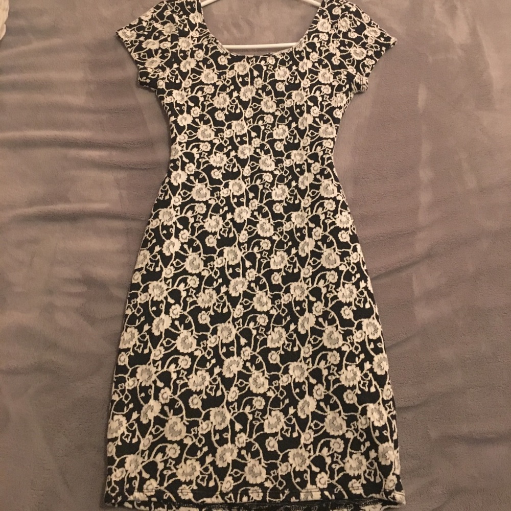 Black and white floral dress w/ open back size XS